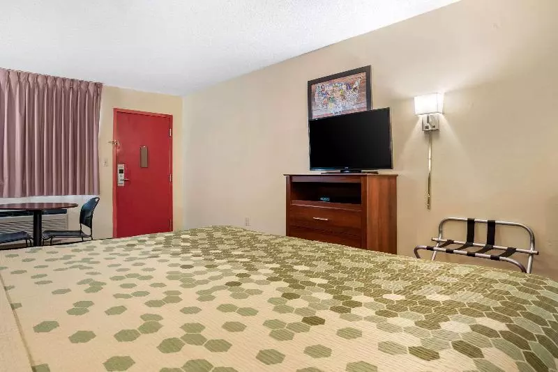 キングサイズベッドのスタンダードルーム, Econo Lodge Inn And Suites