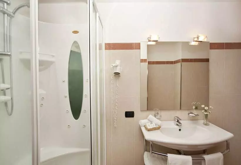 1階のスタンダードルーム, Grande Albergo Maugeri