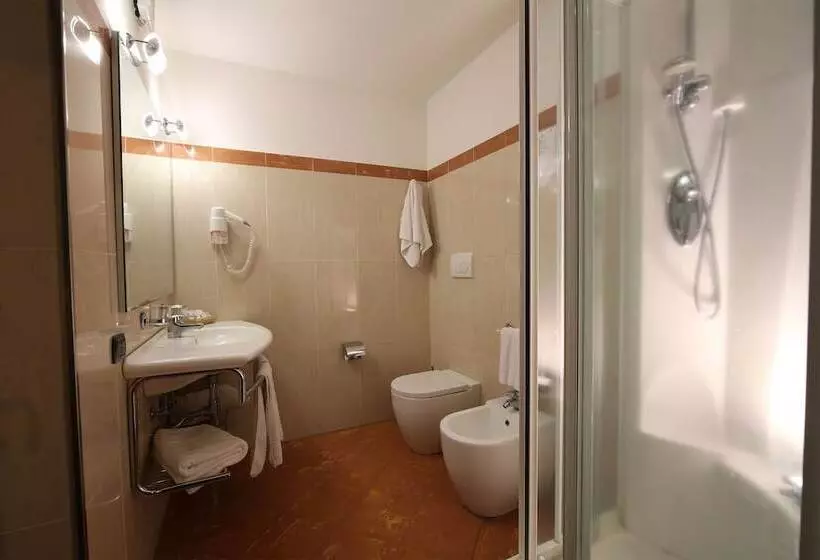 1階のスタンダードルーム, Grande Albergo Maugeri