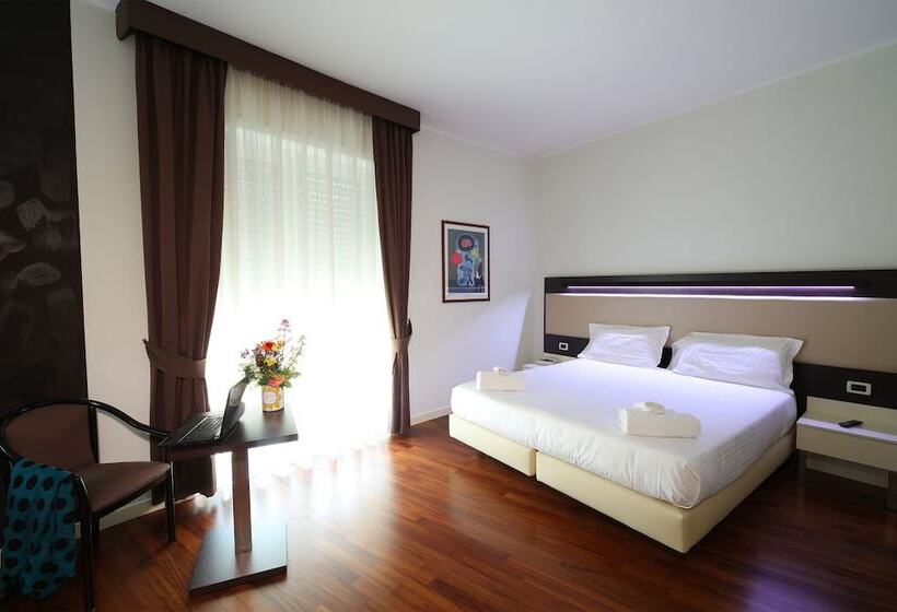 带城市景观的高级房间, Grande Albergo Maugeri