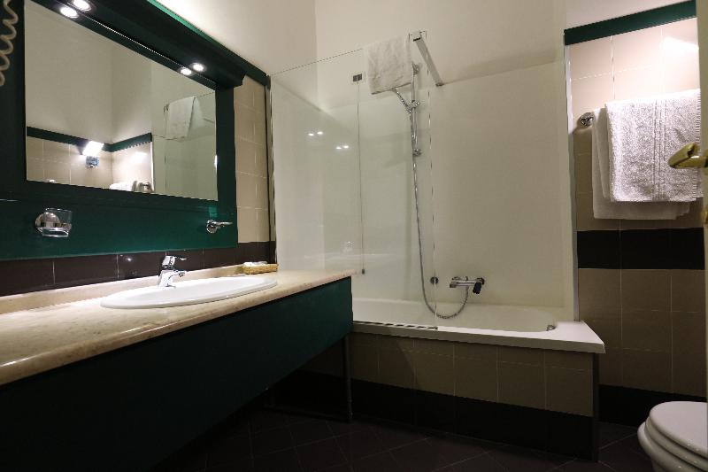 带城市景观的高级房间, Grande Albergo Maugeri