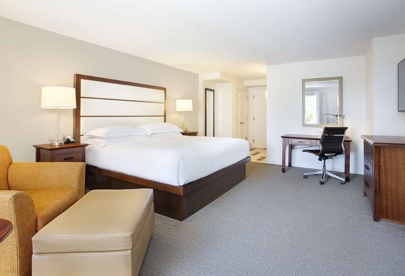 جناح, Hilton Naples