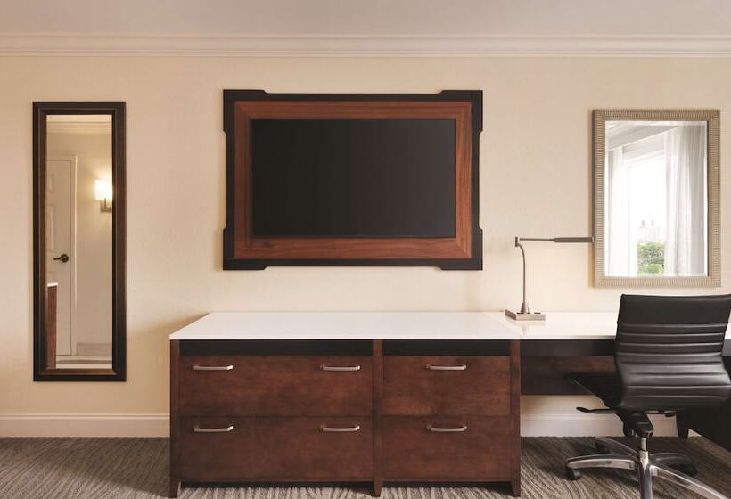 غرفة قياسية لذوى الاحتياجات الخاصة, Hilton Naples