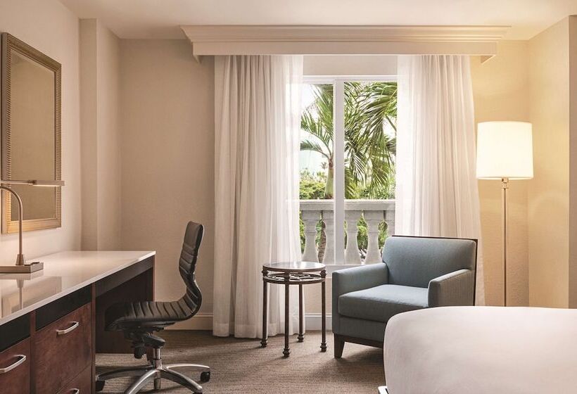 غرفة قياسية لذوى الاحتياجات الخاصة, Hilton Naples