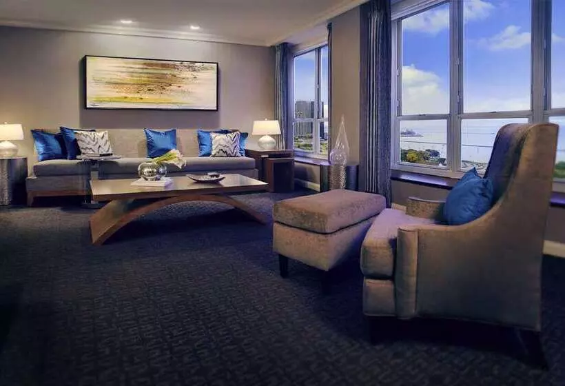 سوییت, Hilton Naples