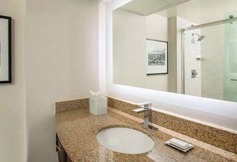 سوییت, Hilton Naples