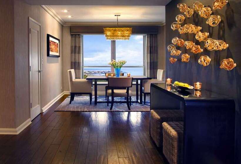 جناح, Hilton Naples