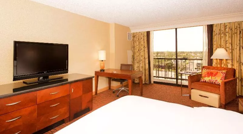 اتاق اجرایی با تخت بزرگ, Hilton Orange County/costa Mesa