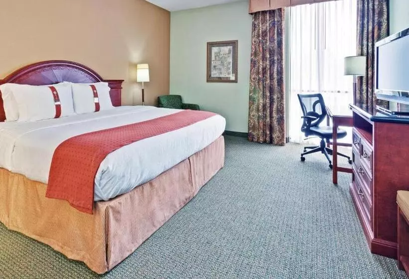 キングサイズベッドのスイートルーム, Holiday Inn Memphis University Of Memphis, An Ihg