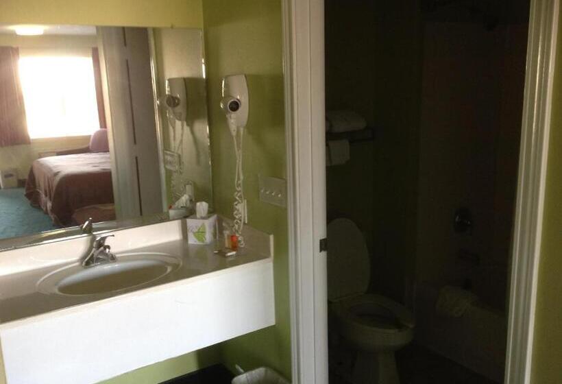 带大床的复式套间, Howard Johnson By Wyndham Grand Prairie Near Lone Star Park