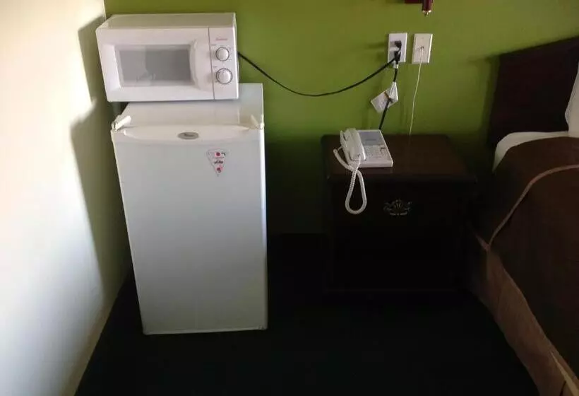 キングサイズベッドのデラックススイート, Howard Johnson By Wyndham Grand Prairie Near Lone Star Park