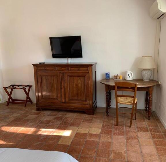 غرفة قياسية ثلاثية, Le Mas Des Laurels