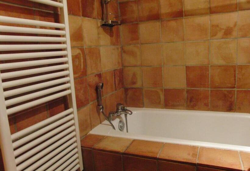 غرفة قياسية, Le Mas Des Laurels