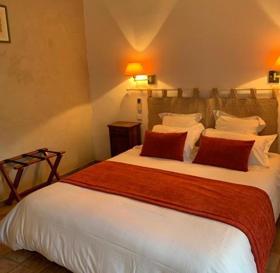 غرفة قياسية ثلاثية, Le Mas Des Laurels