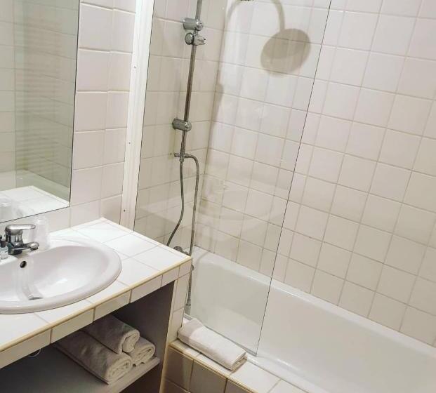 غرفة قياسية ثلاثية, Le Mas Des Laurels