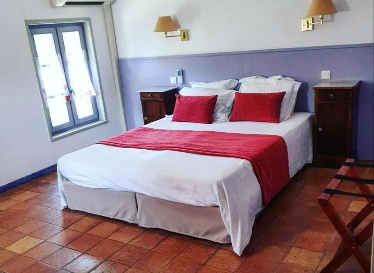 غرفة قياسية ثلاثية, Le Mas Des Laurels