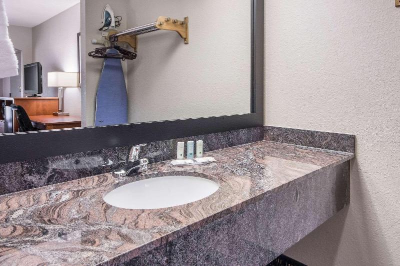 غرفة قياسية سرير كينج, Quality Inn