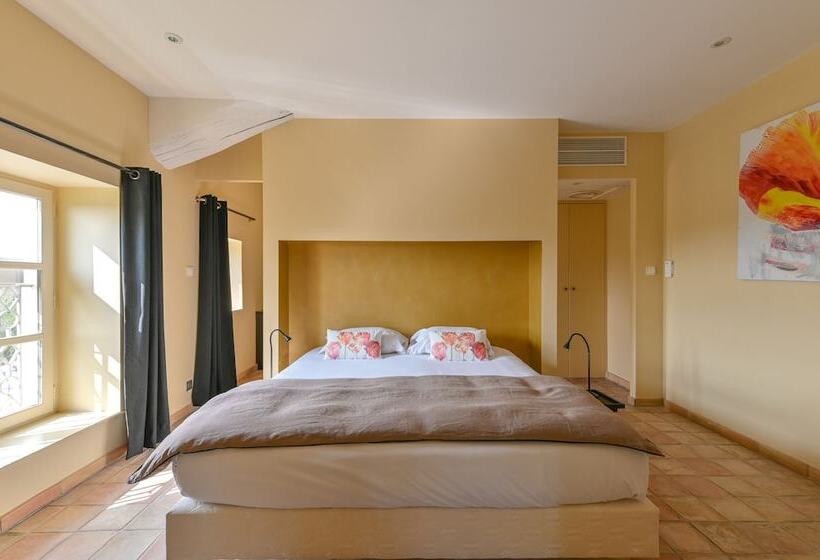 جناح جونيور, Villa Augusta