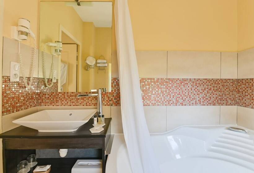 جناح جونيور, Villa Augusta