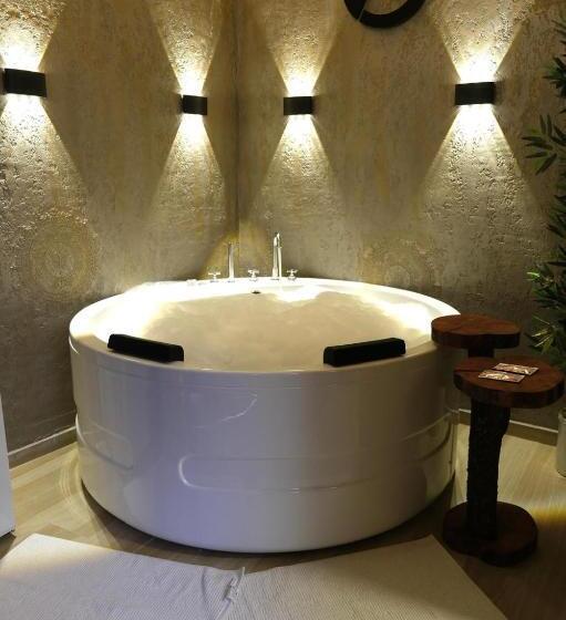 스위트 킹사이즈 침대, Aydogdu Suit