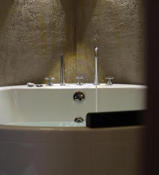 스위트 킹사이즈 침대, Aydogdu Suit