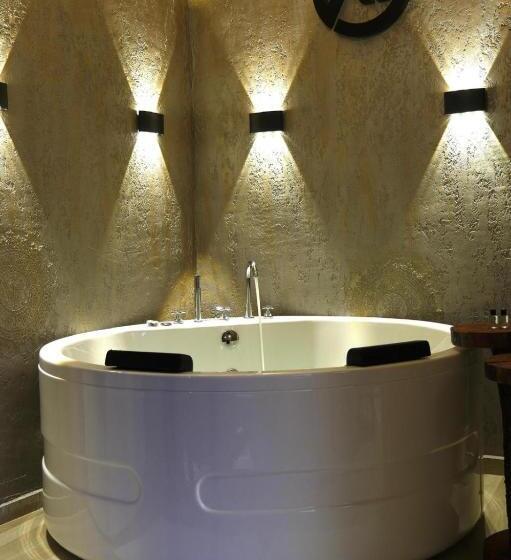 스위트 킹사이즈 침대, Aydogdu Suit