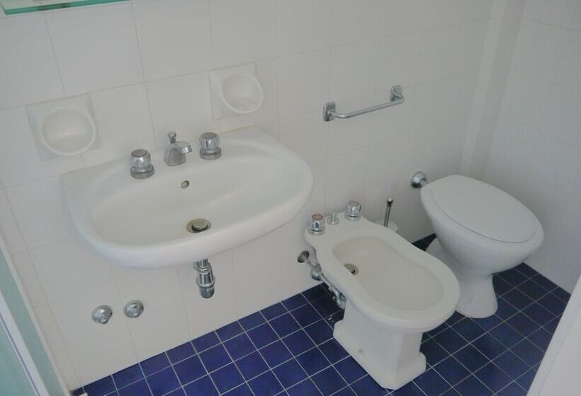 اتاق استاندارد یک تخته با بالکن, Albergo Villa Marina