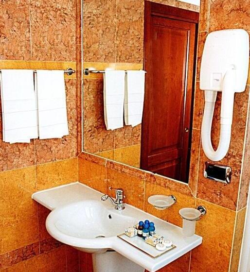 חדר קלאסי לשלושה, Antico Masetto