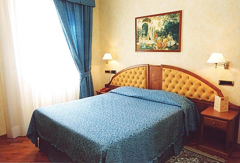 חדר קלאסי לשלושה, Antico Masetto