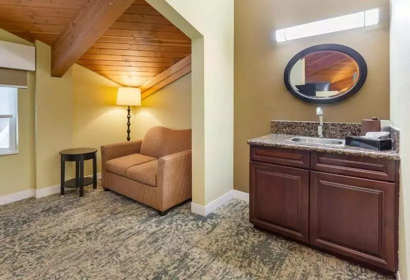 キングサイズベッドのスイートルーム, Best Western Plus Wilmington/carolina Beach