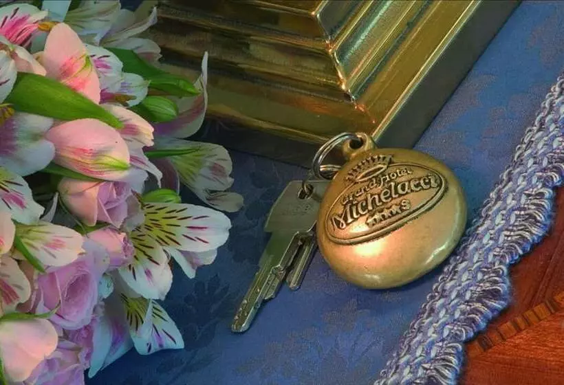 اتاق استاندارد سه نفره, Grand Hotel Michelacci