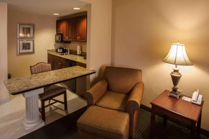 سوئیت با تخت بزرگ, Hampton Inn & Suites Stillwater