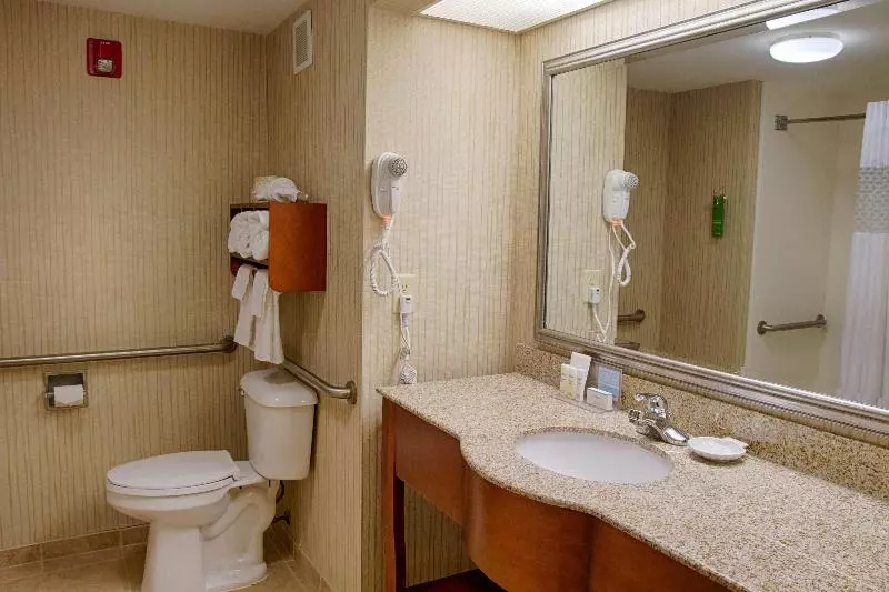 キングサイズベッドのスタンダードルーム, Hampton Inn Dayton/huber Heights