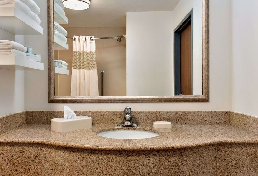 غرفة قياسية, Summit Suites