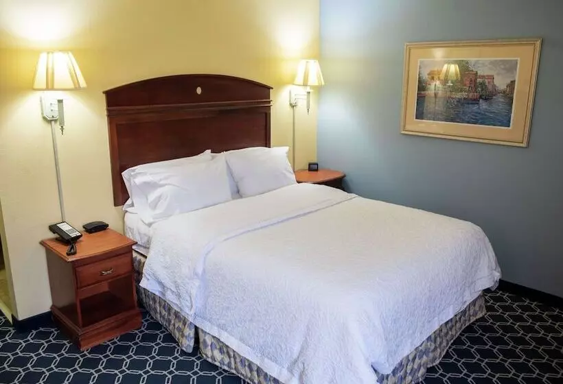 Standard-invahuone, Hampton Inn Lebanon