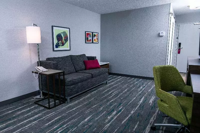 キングサイズベッドのスイートルーム, Hampton Inn Pickwick Damat Shiloh Falls