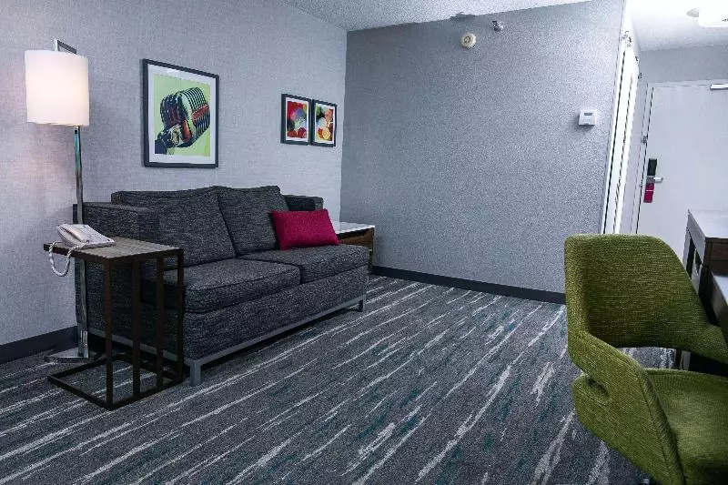 キングサイズベッドのスイートルーム, Hampton Inn Pickwick Damat Shiloh Falls