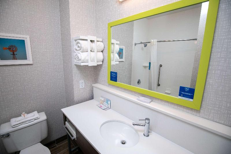 غرفة قياسية سرير كينج لذوى الإحتياجات الخاصة, Hampton Inn Pickwick Damat Shiloh Falls