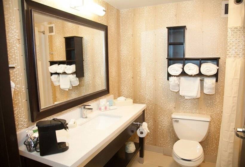 جناح, Hampton Inn & Suites Alpharetta