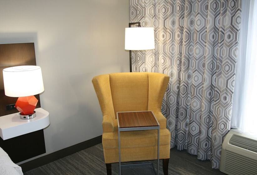جناح مزود بجاكوزى, Hampton Inn & Suites Concord/charlotte
