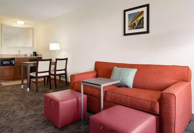 استودیوی استاندارد, Hampton Inn & Suites Detroit/sterling Heights
