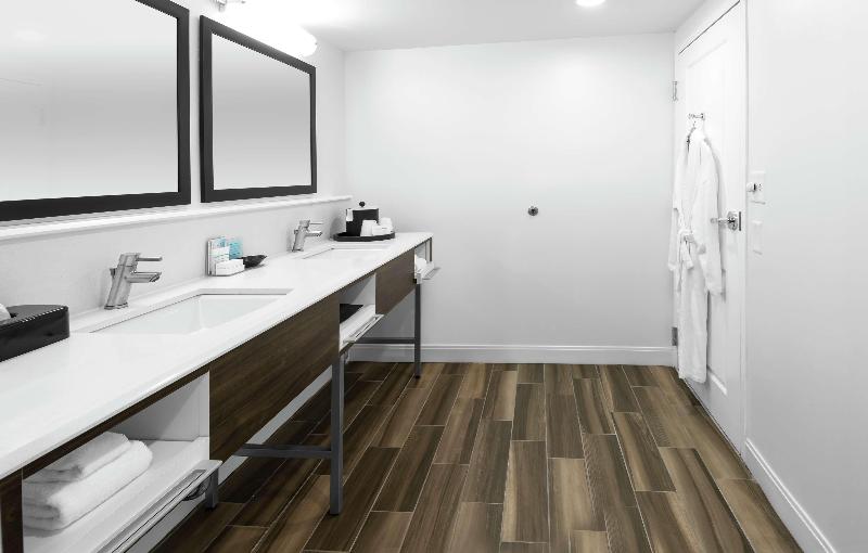 جناح سرير كينج, Hampton Inn & Suites Raleigh Cary Lenovo Center