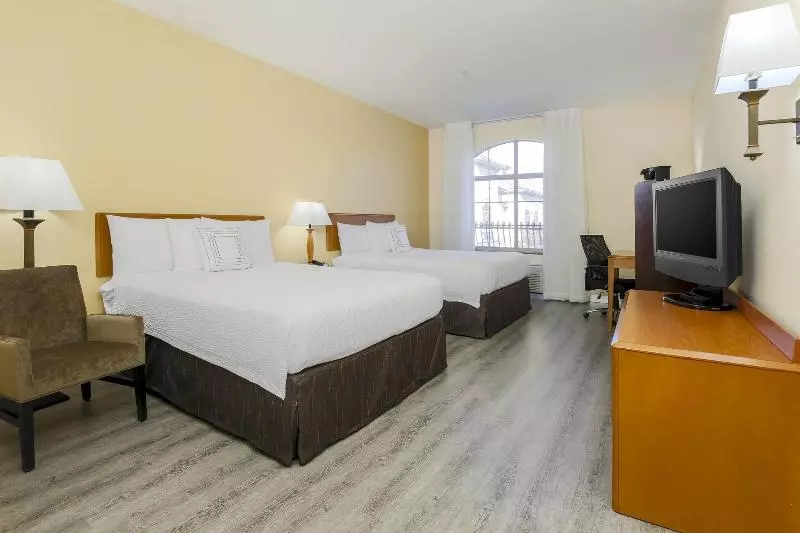 اتاق استاندارد با تخت بزرگ, Hampton Inn & Suites Raleigh Cary Lenovo Center