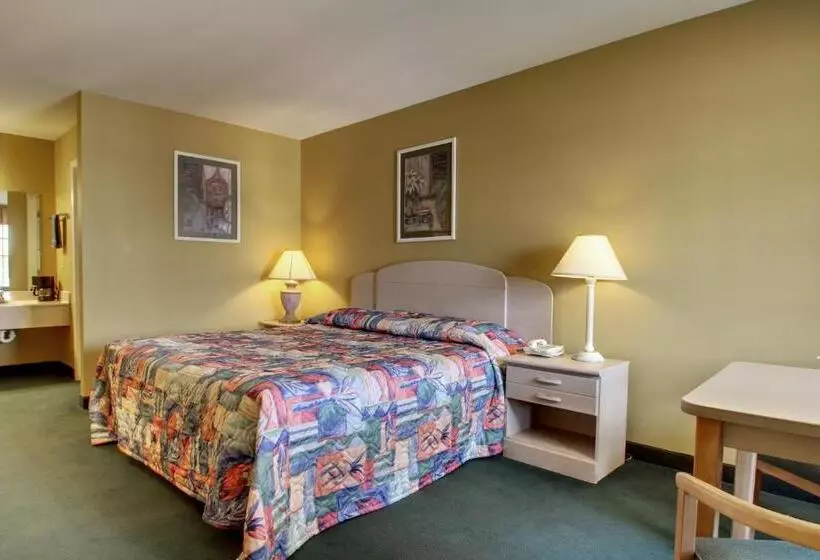 キングサイズベッドのスタンダードルーム, Key West Inn  Childersburg