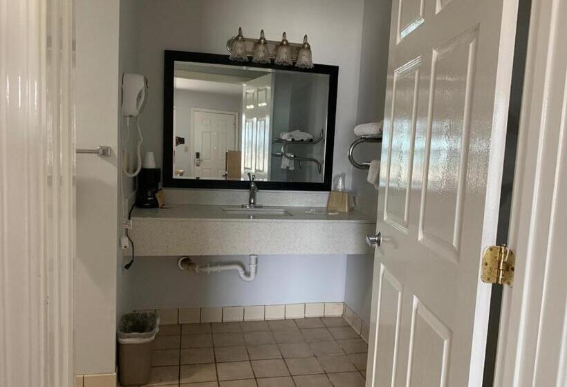 장애인을 위한 킹사이즈 침대 스탠다드 룸, Key West Inn  Childersburg