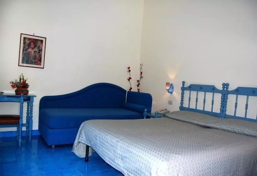 اتاق استاندارد سه نفره, La Certosa