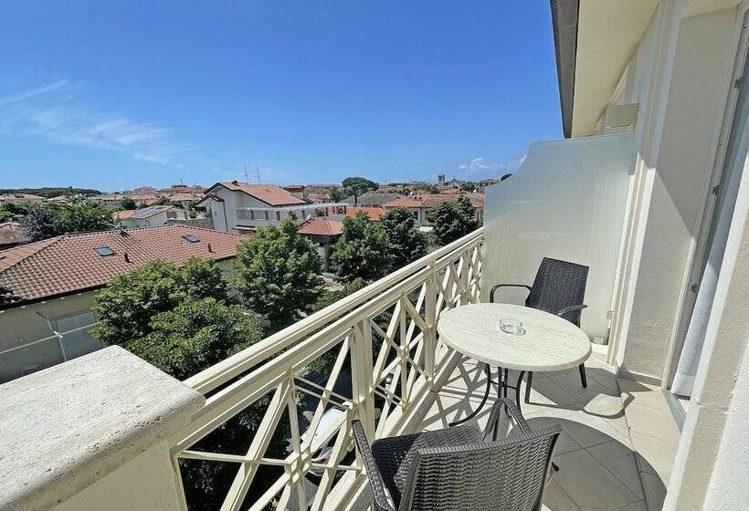 غرفة قياسية ثلاثية, Pigalle