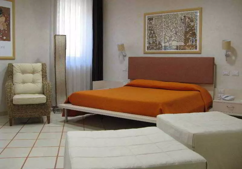 Standard Kolmen Hengen Huone, Principe D'aragona