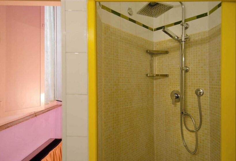 اتاق استاندارد چهار تخته, Rex