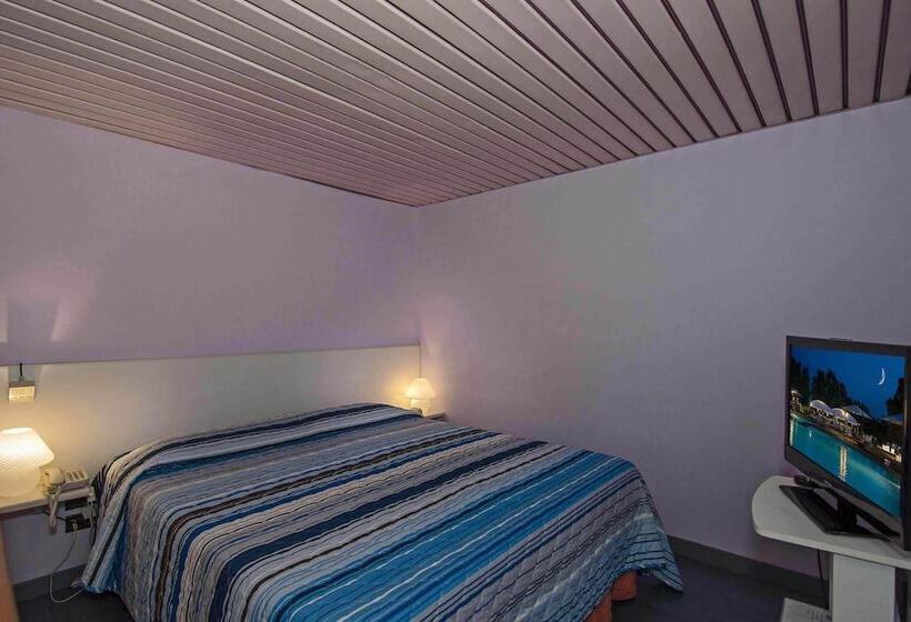 اتاق استاندارد چهار تخته, Rex